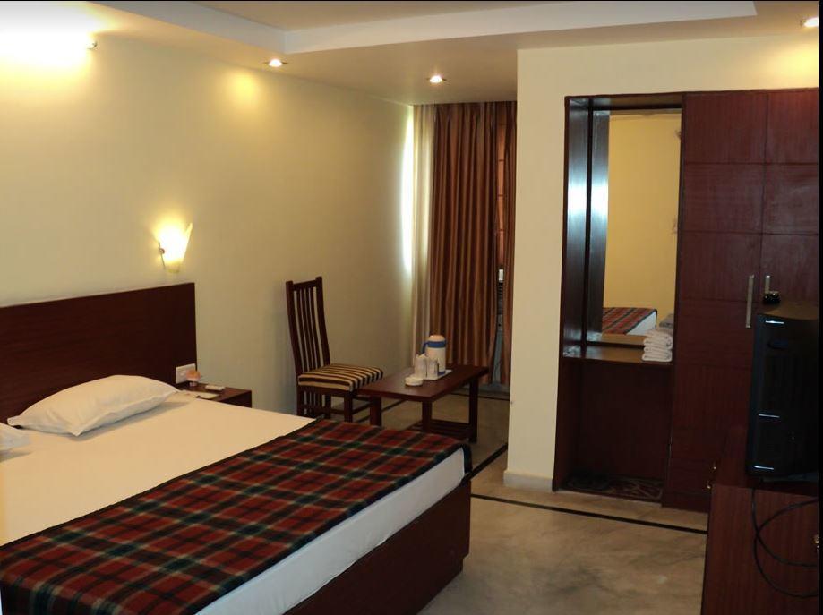 Hotel Swagat Palace Bhiwadi ภายนอก รูปภาพ